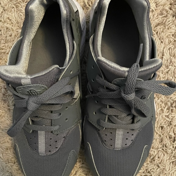 Nike Huarache size 7 youth - Picture 4 of 5